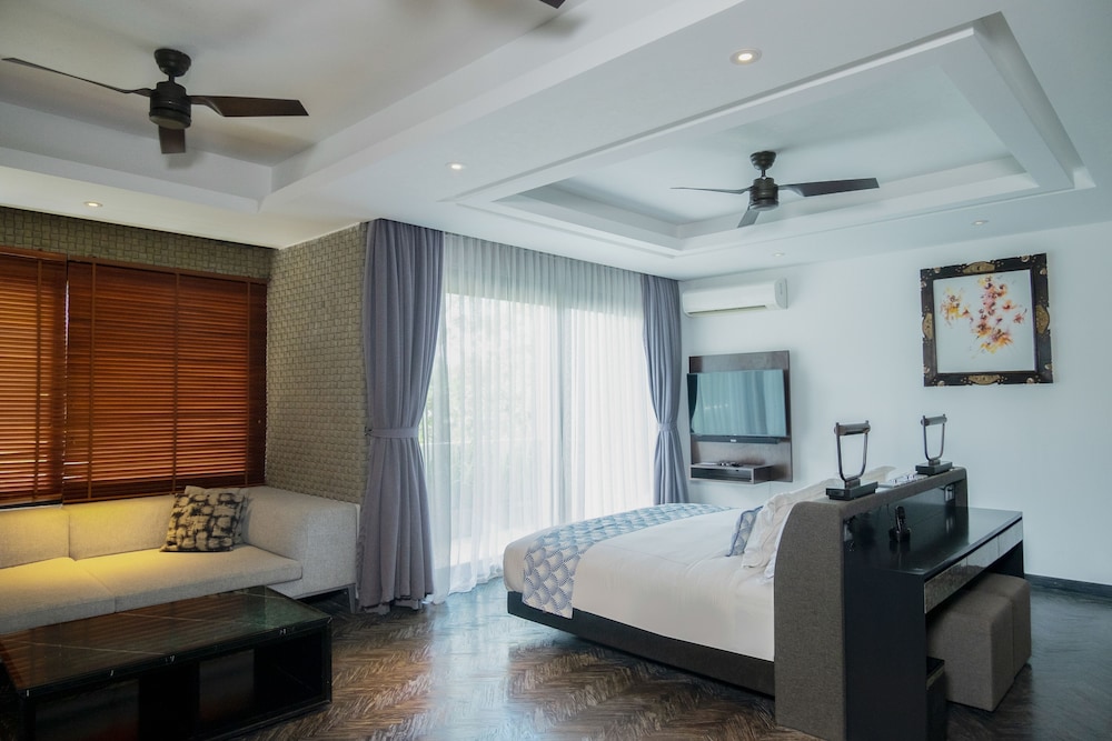 2 Bedrooms, Ocean Villa, 1 King and 1 Single Beds, Sofa، Prasana By Arjani Resort 3/10