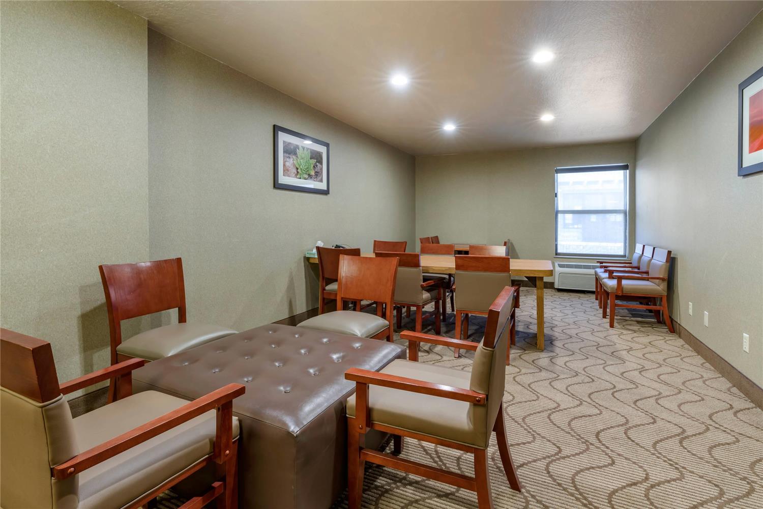 Comfort Inn & Suites Near Fallon Naval Air Station 16/18
