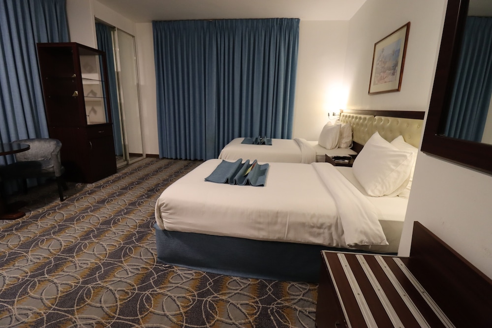 LARSA HOTEL 14/48