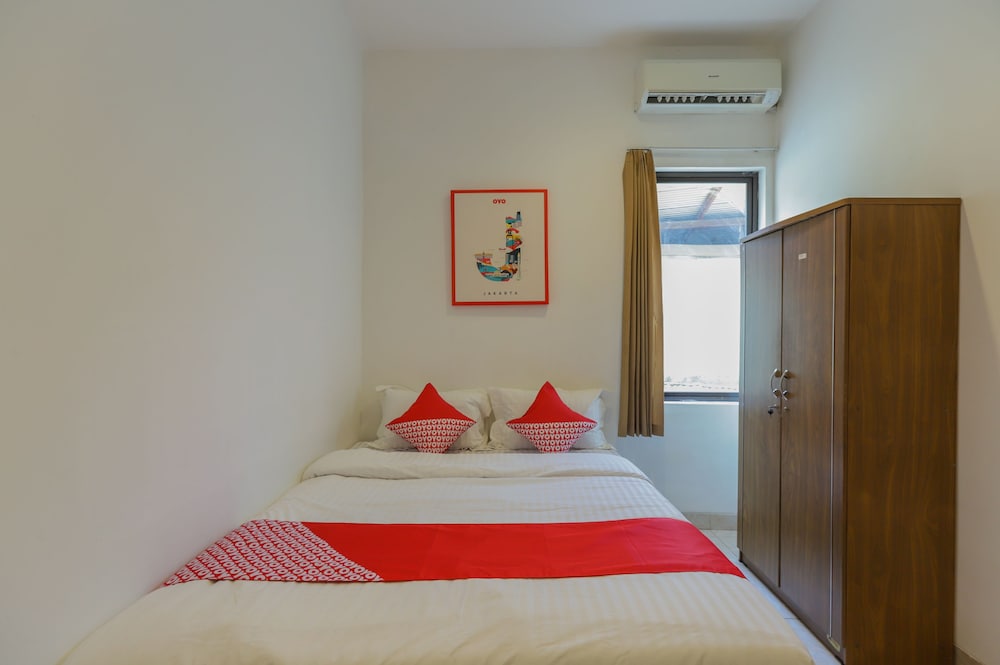 OYO 866 Idola Residence 15/27