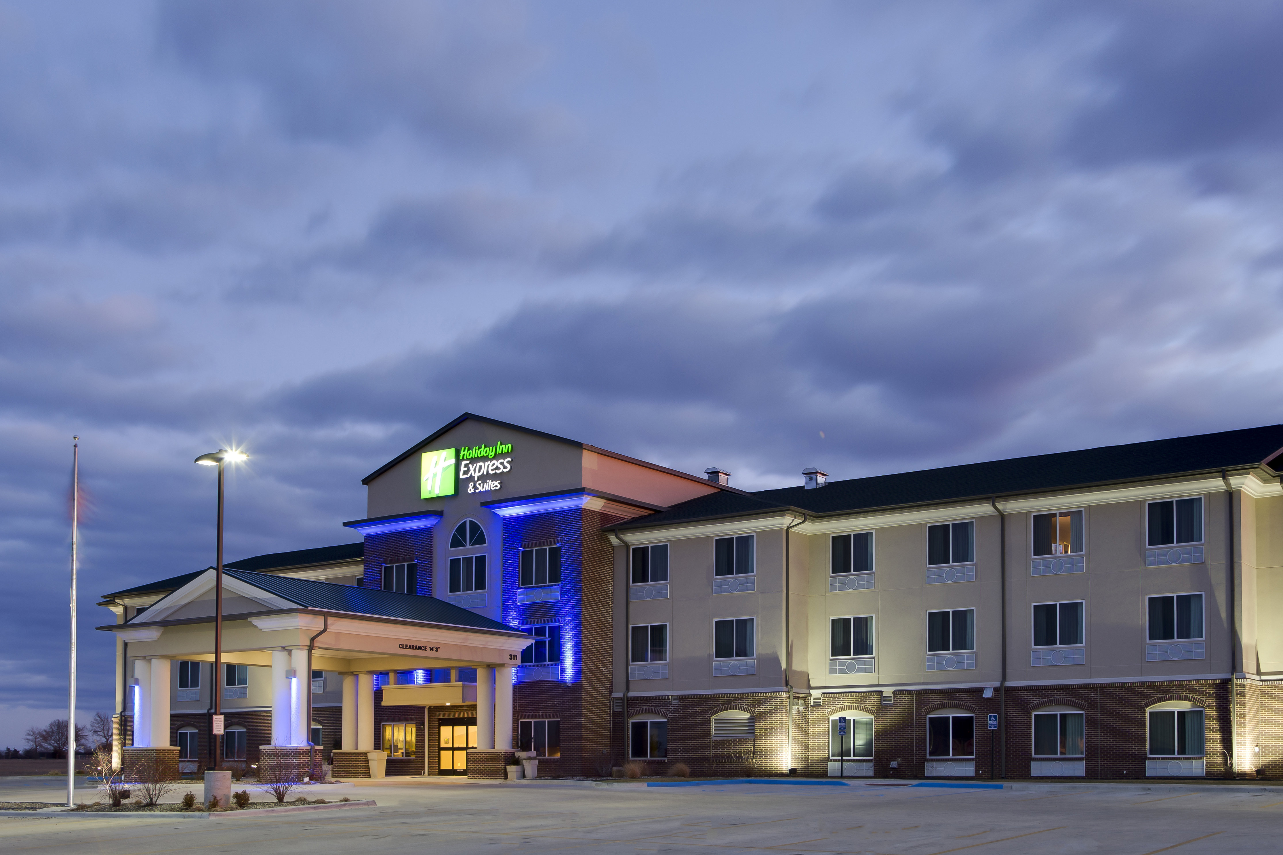 Holiday Inn Express Suites Nevada 3/66