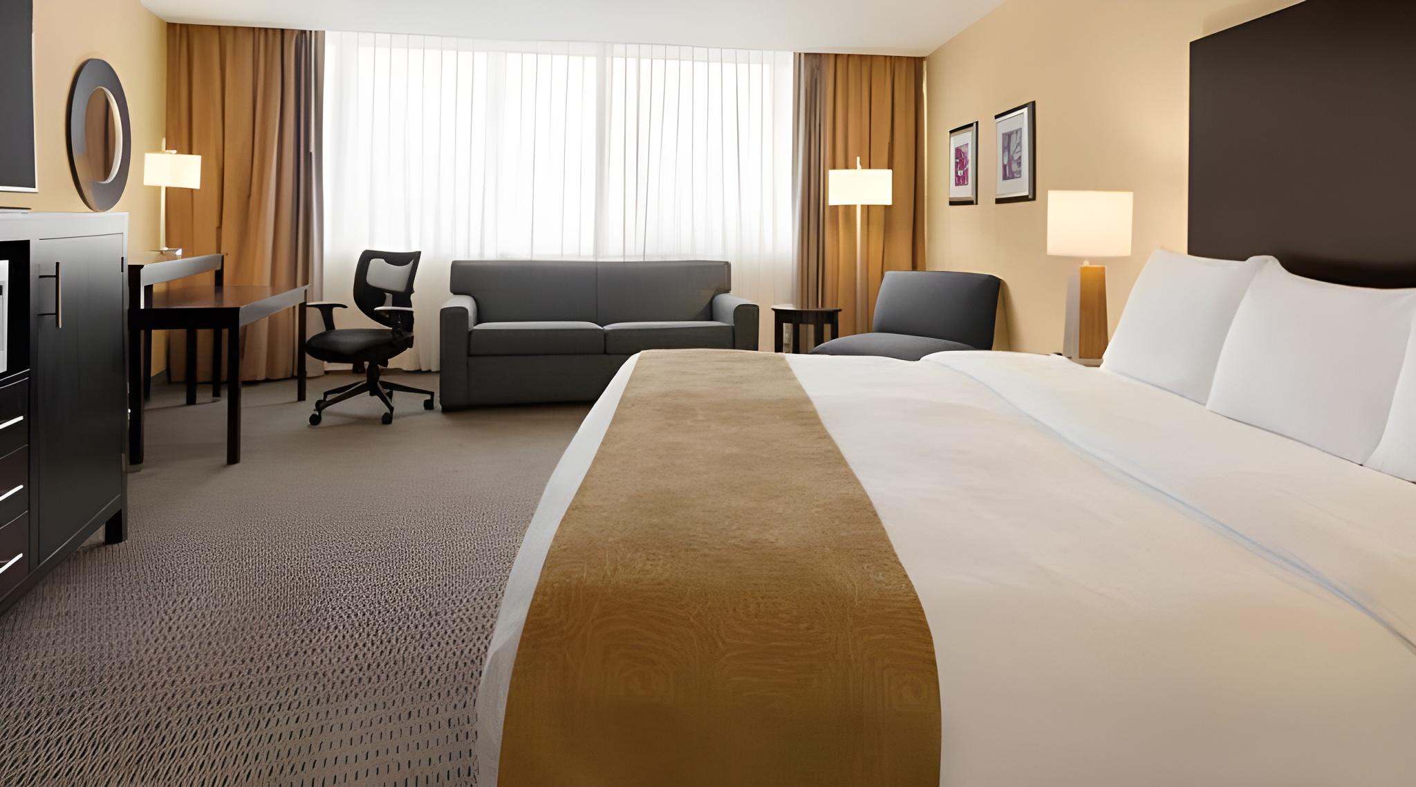 Interior, Tower, King Bed