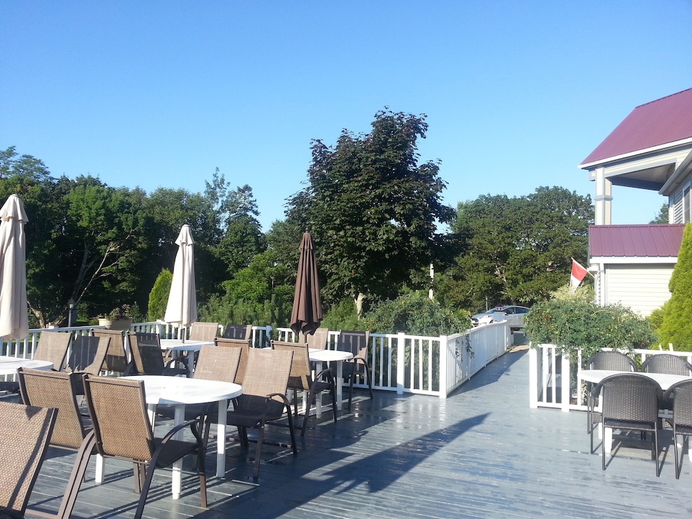 Granite Town Hotel 39/43