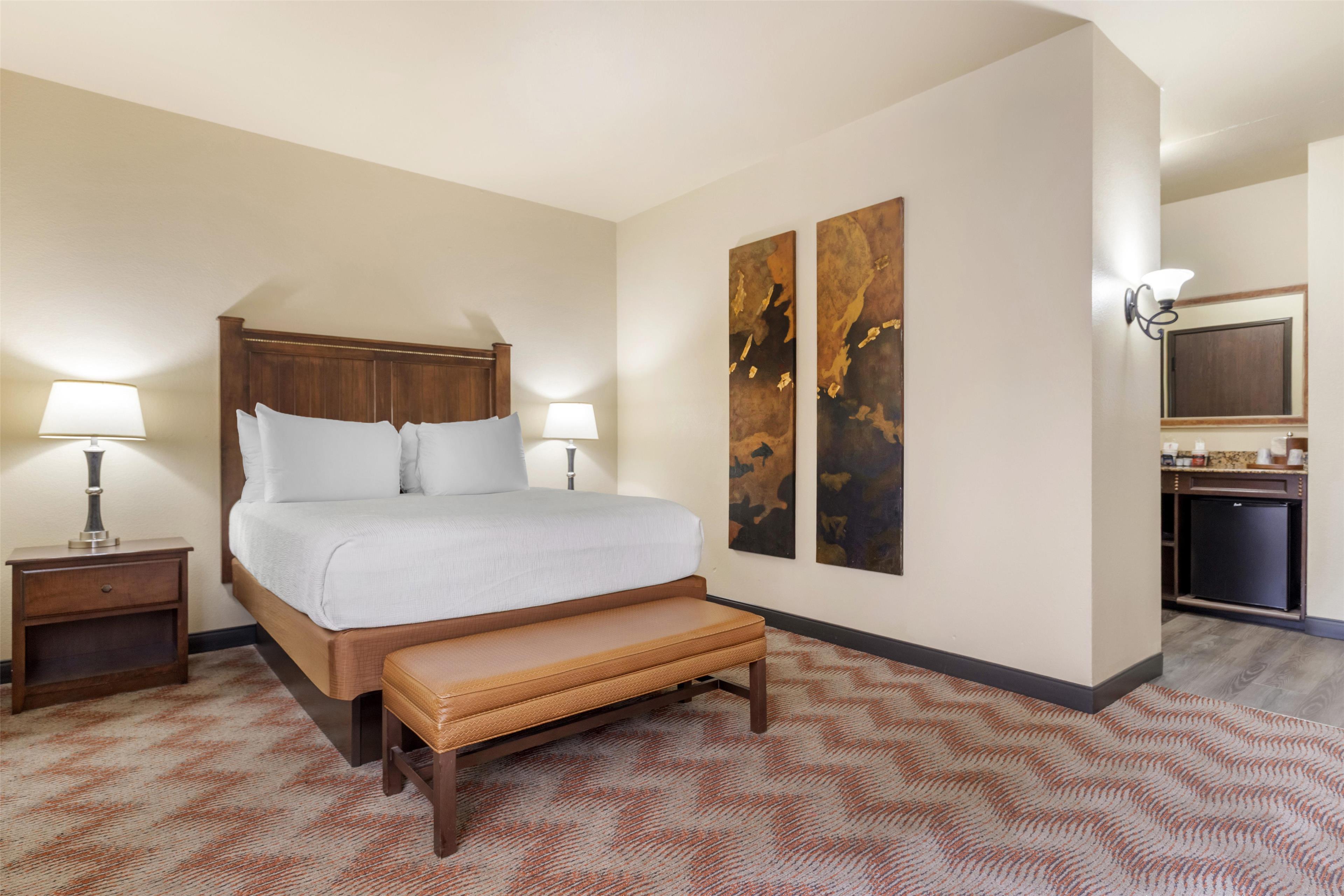 2 Bedrooms, Suite, 2 Queen Beds, 1.5 Bathrooms, Jetted Tub