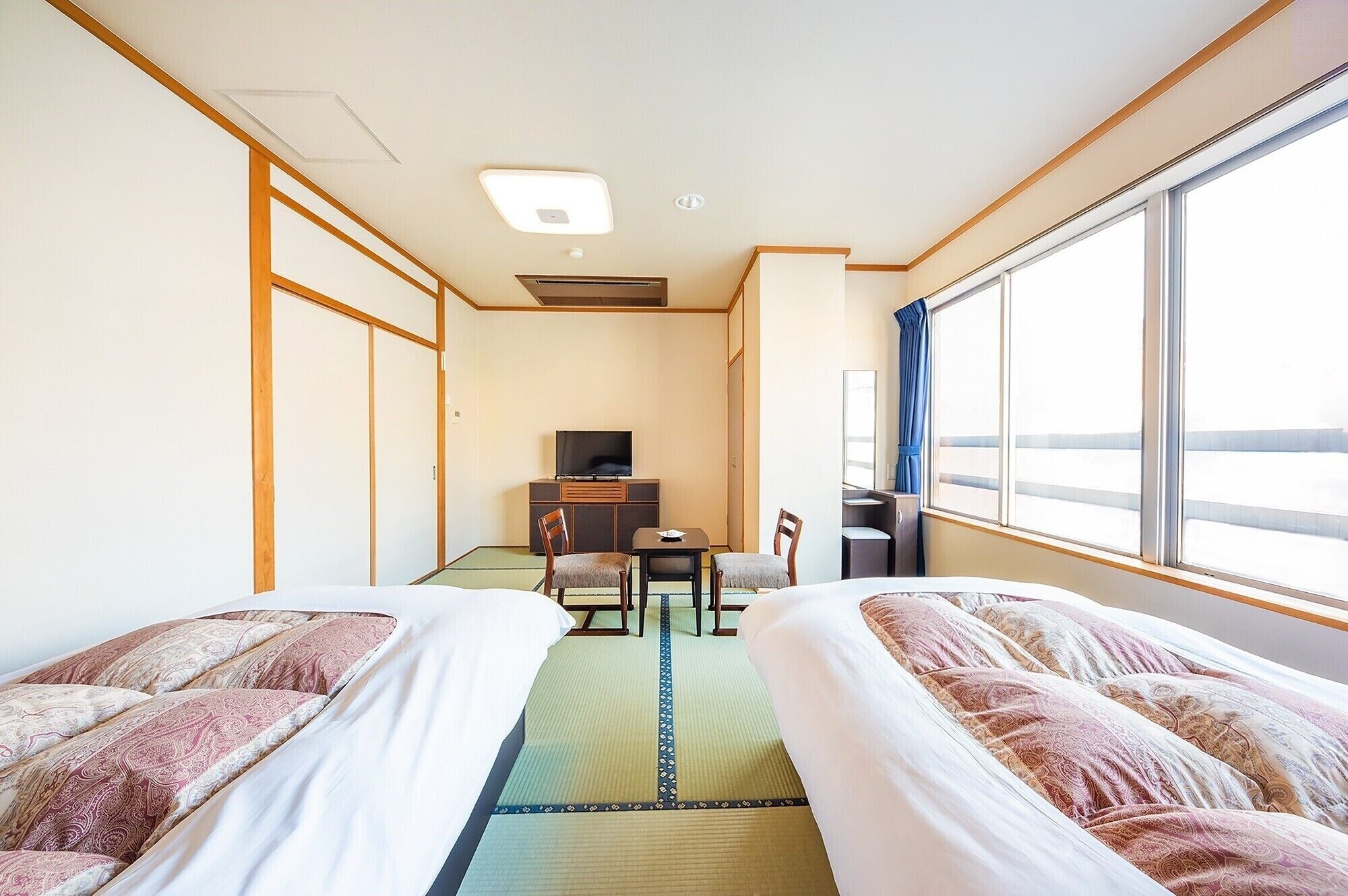 ROOM, TWIN BEDS, CITY VIEW