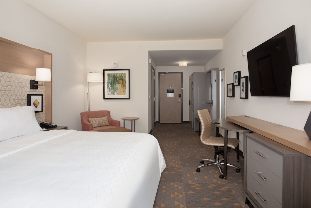 Holiday Inn Glendale - Stadium & Ent Dist 21/77