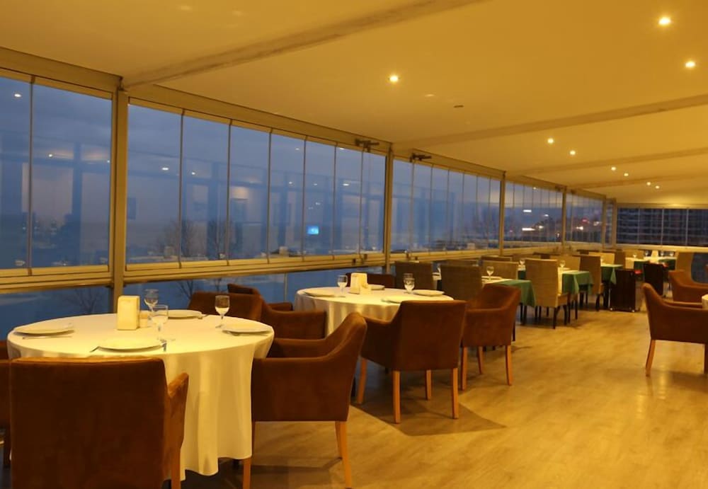 Mora Hotel 16/24