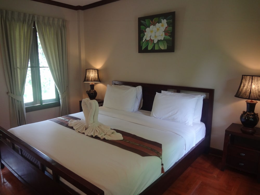 SUITE, CREEK VIEW