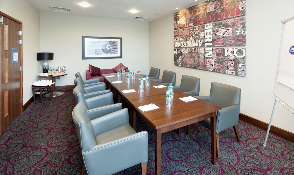HAMPTON BY HILTON LONDON LUTON AIRPORT 45/50