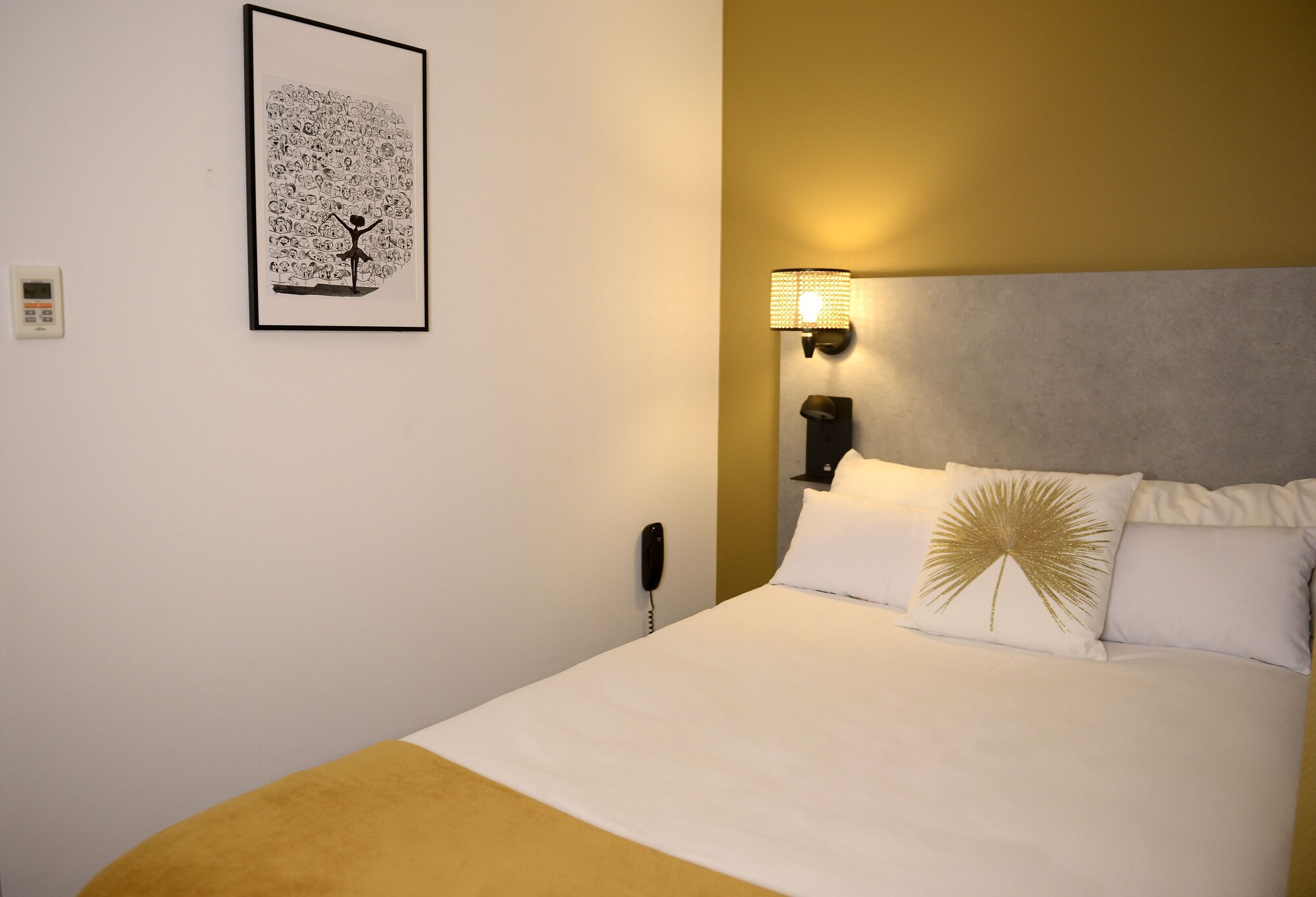 ROOM, SINGLE