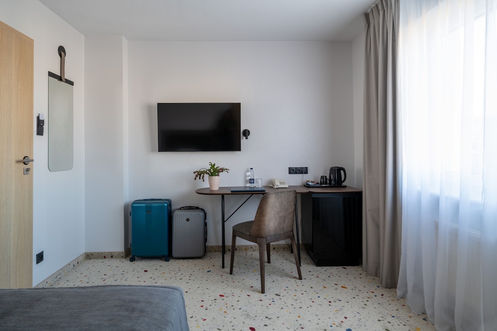 Hotel Antares 40/50