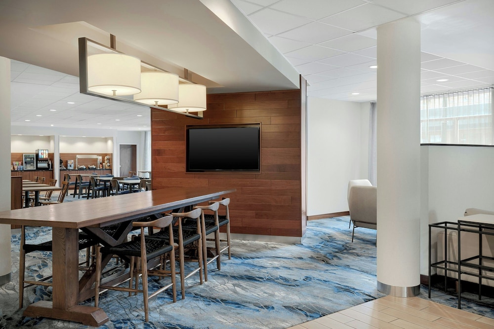 FAIRFIELD INN & SUITES CINCINNATI UPTOWN/UNIVERSITY AREA 44/50