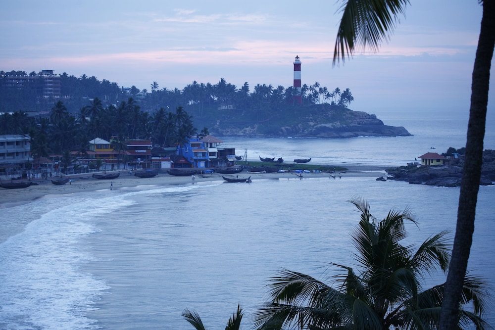 KOVALAM BEACH HOTEL 31/36