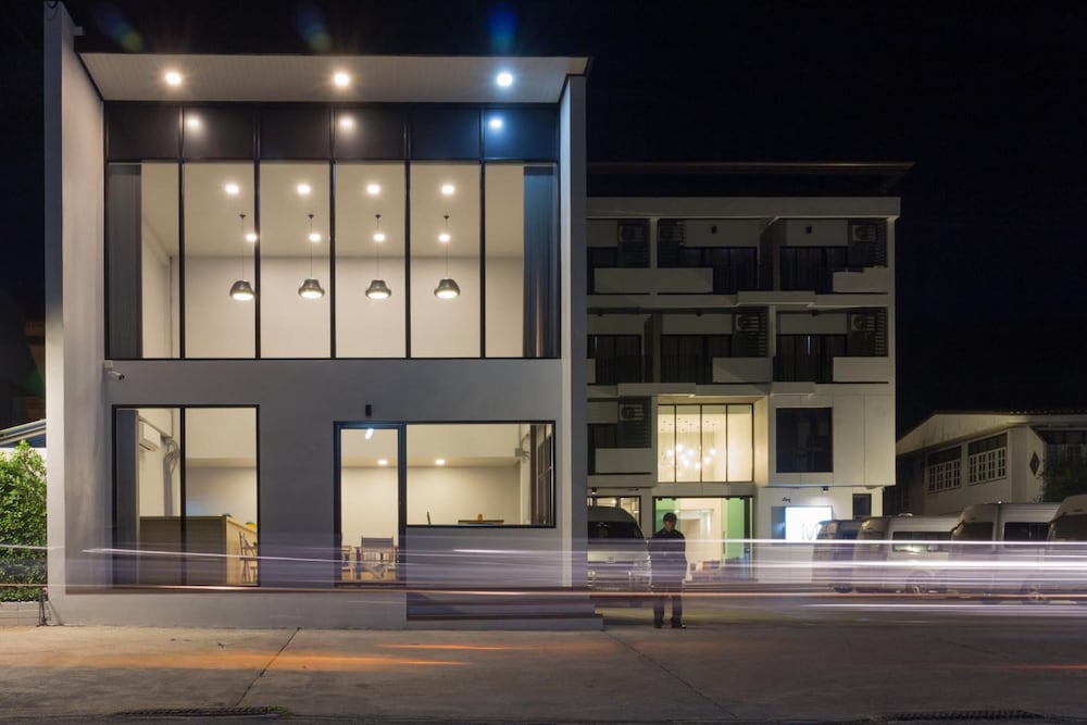 M2 Hotel 3/42