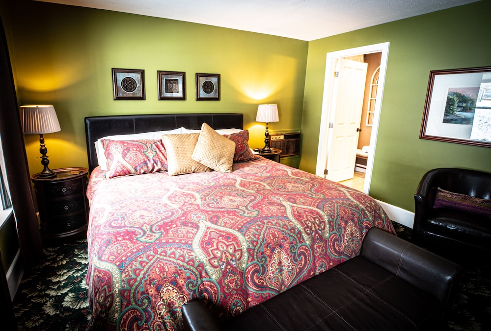 Twin Oaks Inn 19/69