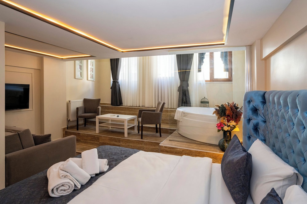 Aiza Suites 30/53