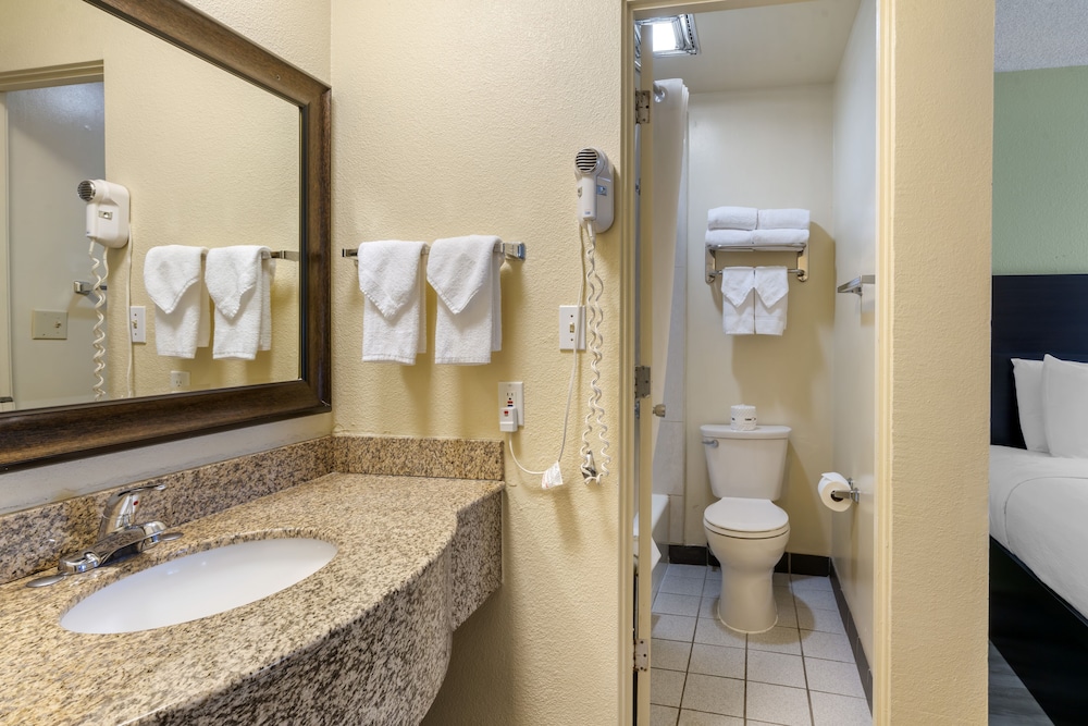 University Inn Suites 47/50