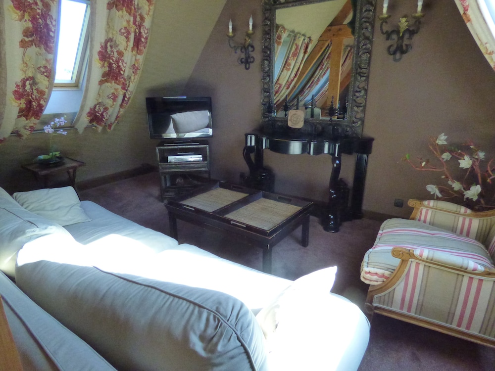 Royal, Spa, Suite, Queen Bed, Hot Tub