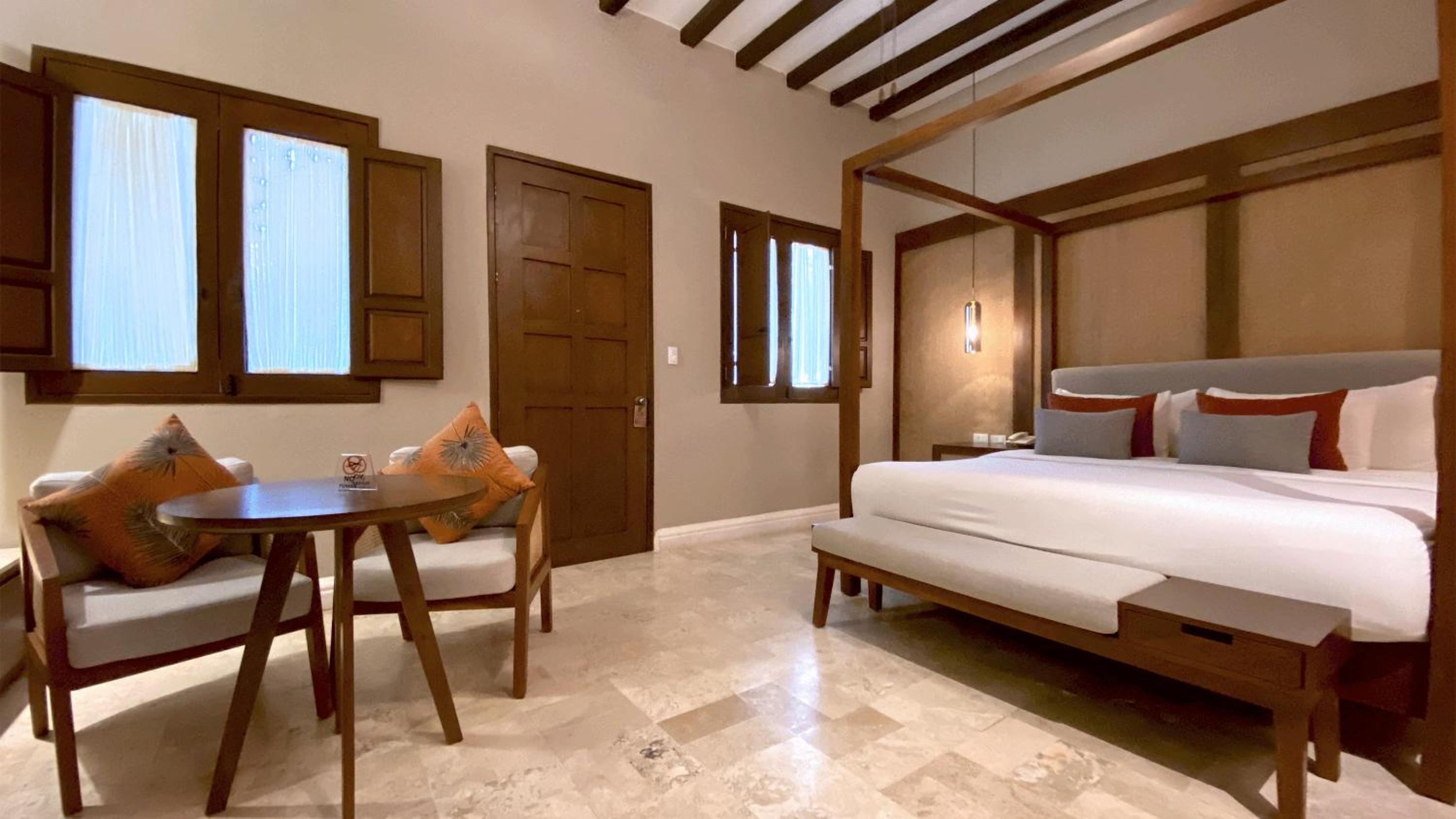 Room, Queen Bed, Pool View