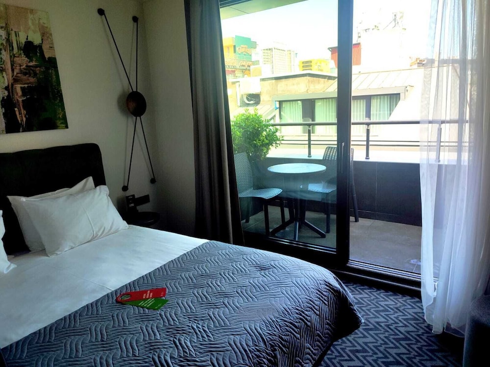 DELUXE, QUEEN BED, BALCONY