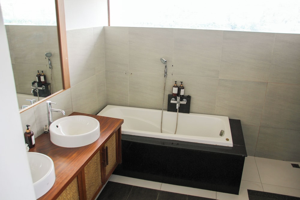 Jean Apartment 66/68