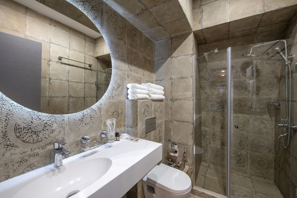Hotel Address 9D 47/54