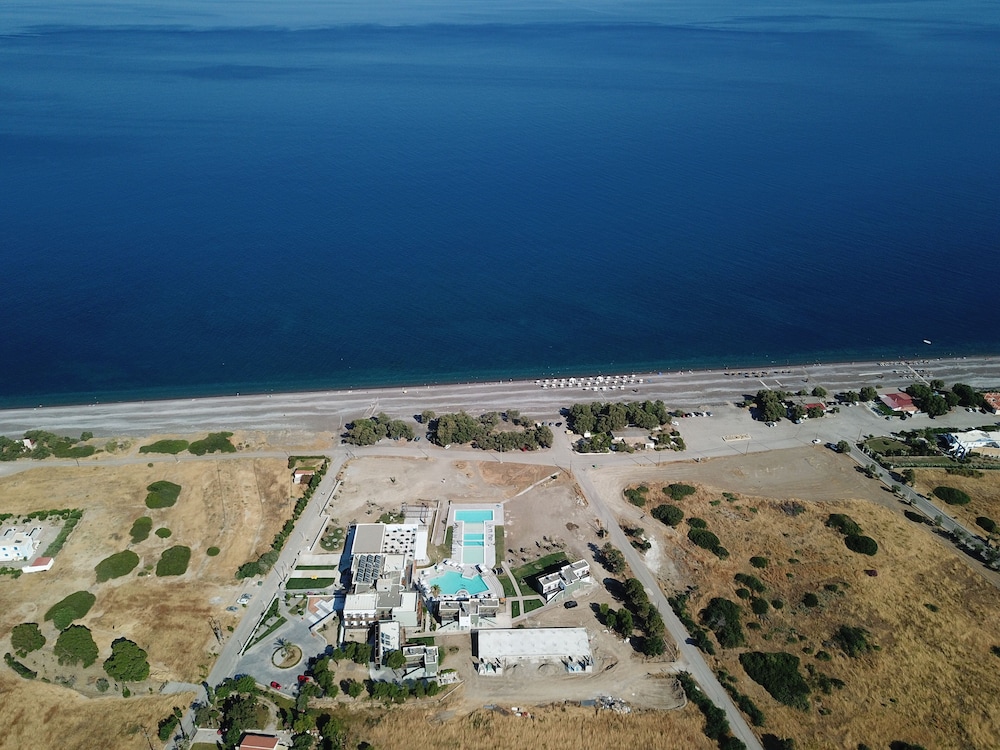 Gennadi Seaside Resort 77/77