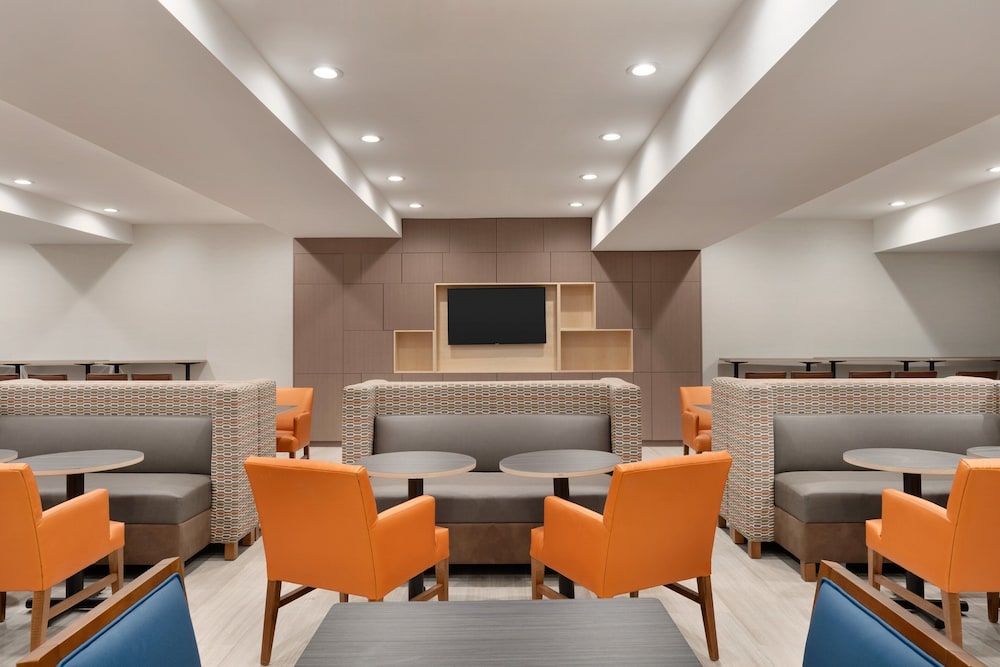 Holiday Inn Express Jamaica - Jfk Airtrain - Nyc 50/50