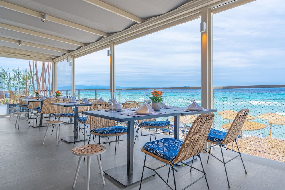 Ammon Zeus Luxury Beach Hotel 39/51