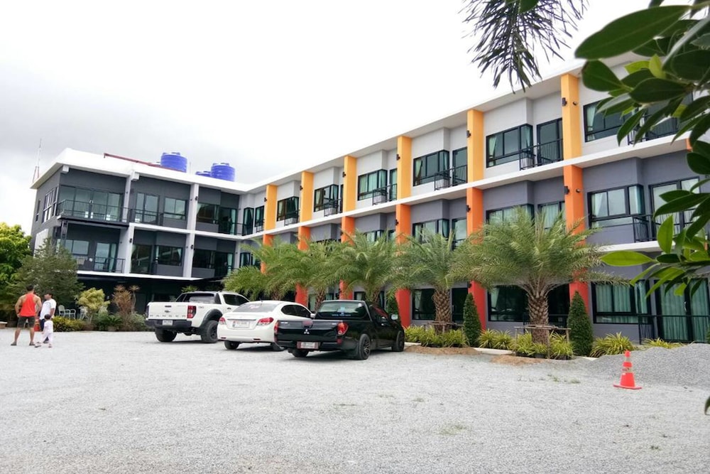 Sor Kor Sor Resort 60/61