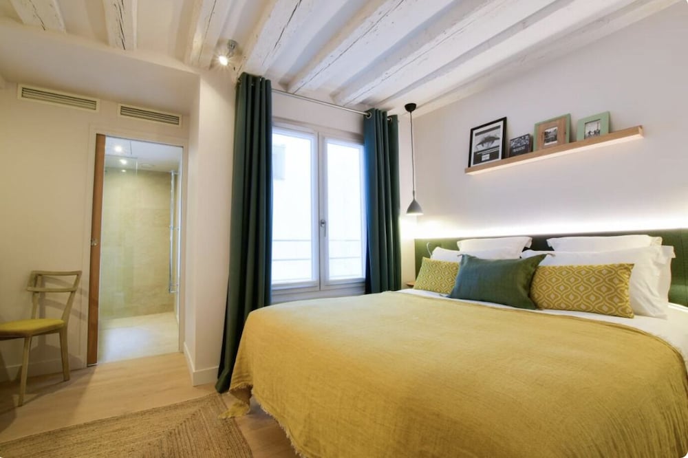 CLASSIC, TWIN BEDS