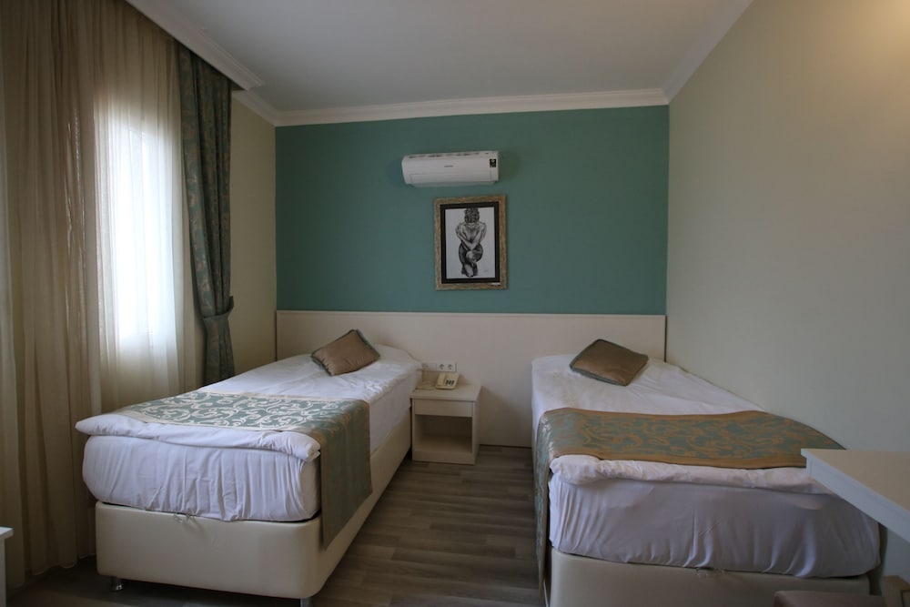 Artemis Hotel 25/69
