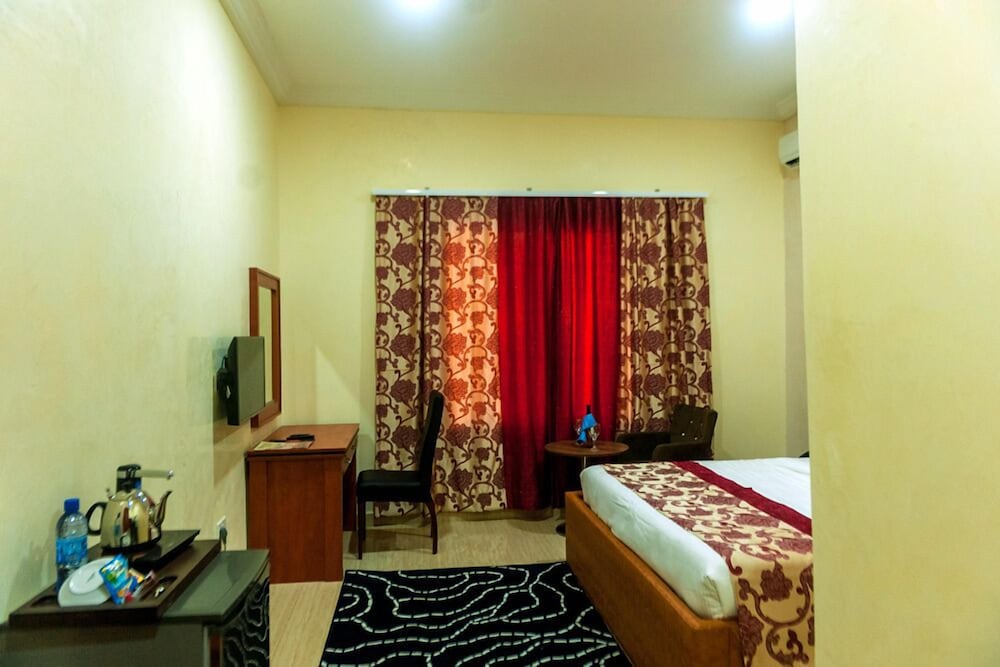 Sefcon Suites And Apartment 16/32