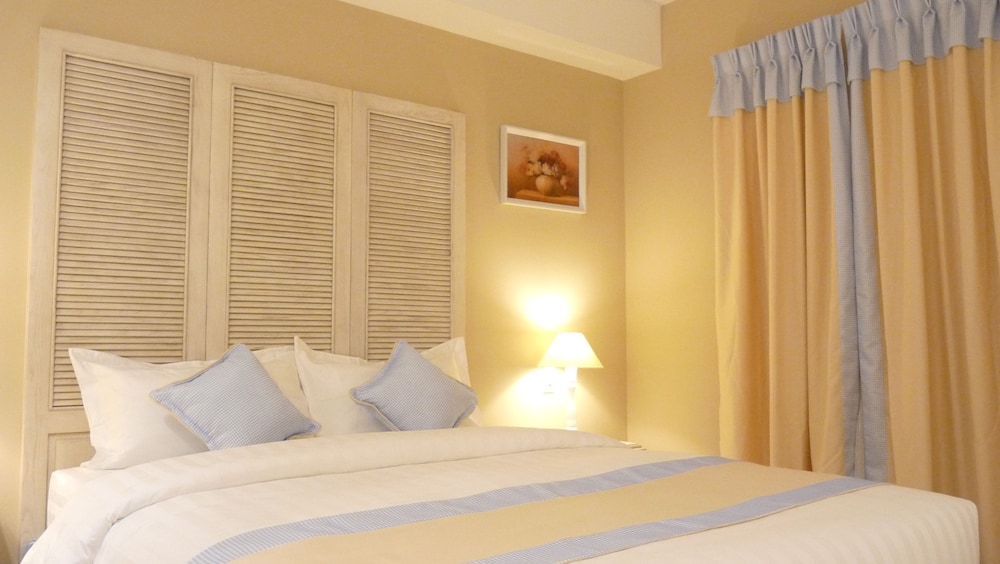 BUSINESS, DOUBLE OR TWIN BED, BALCONY