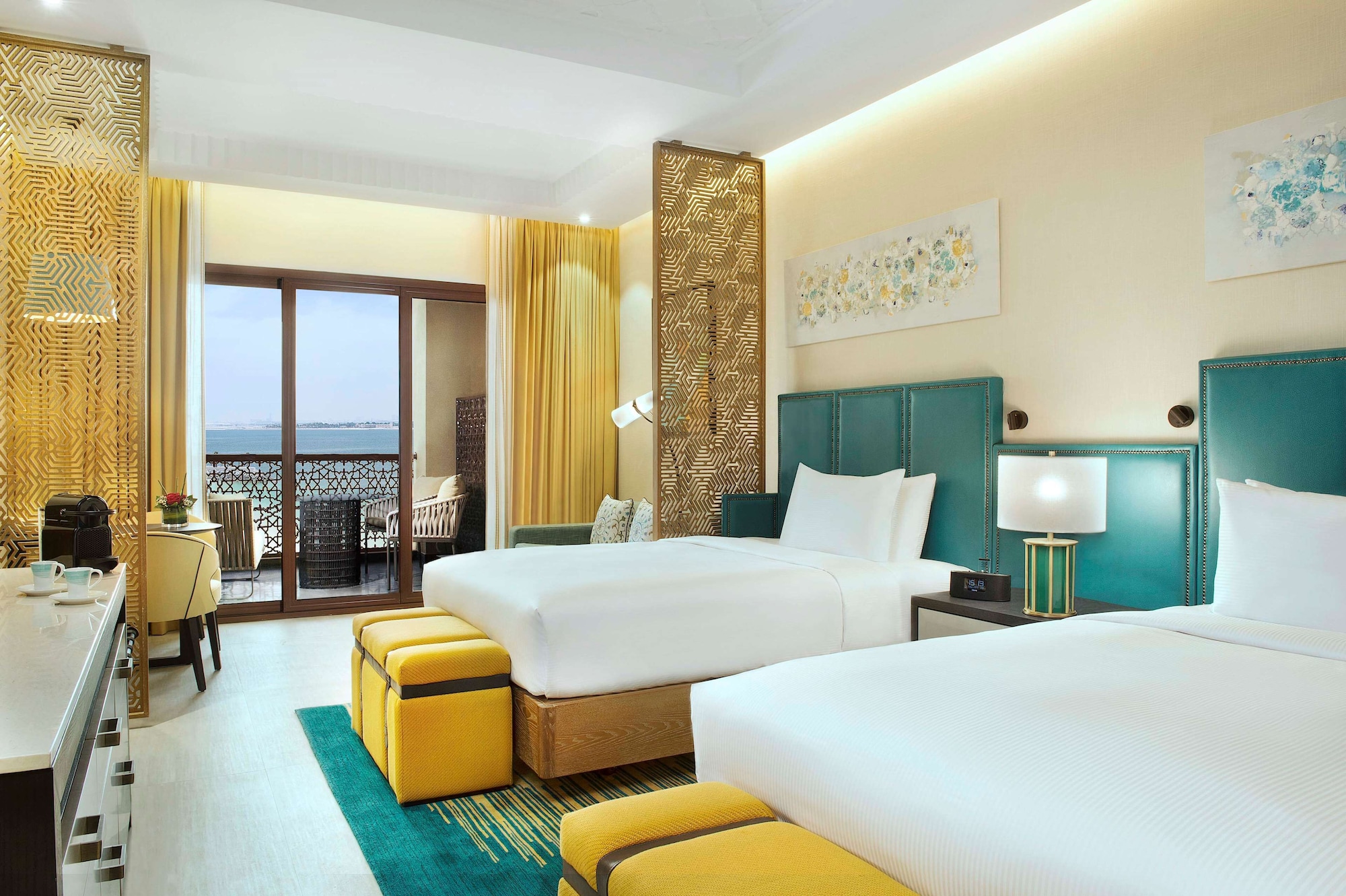 غرفة كلوب بسريرين كوين، Double Tree by Hilton Resort and Spa Marjan Island 1/6