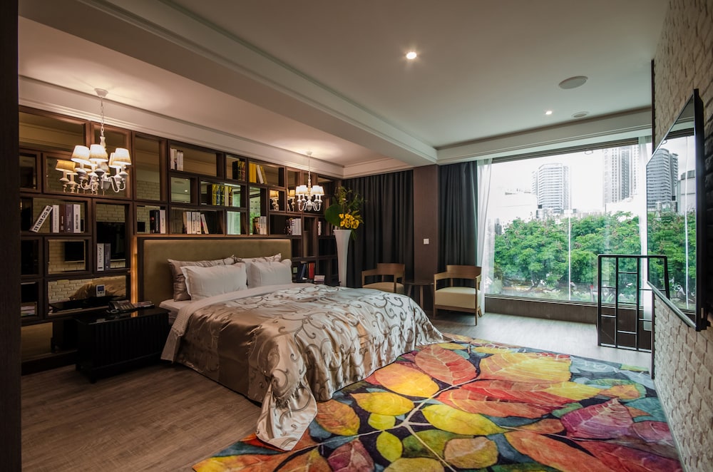 DELUXE, QUEEN BED
