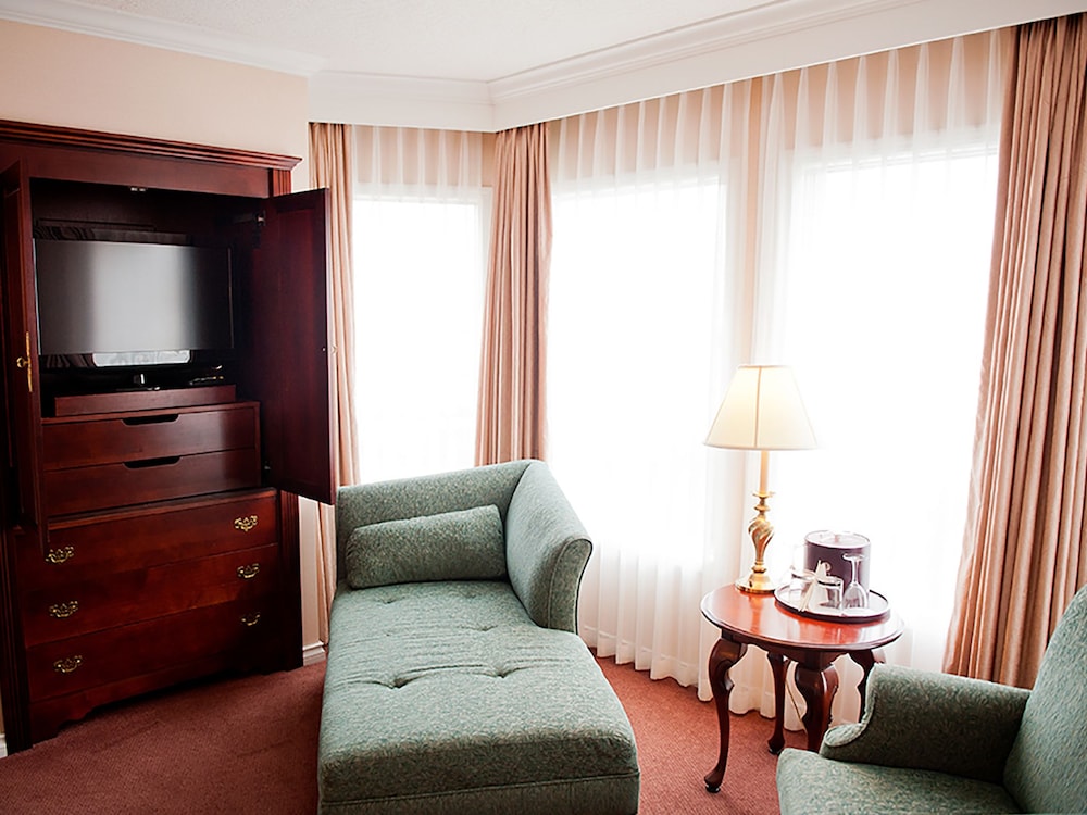 Grand Pacific Hotel 26/35