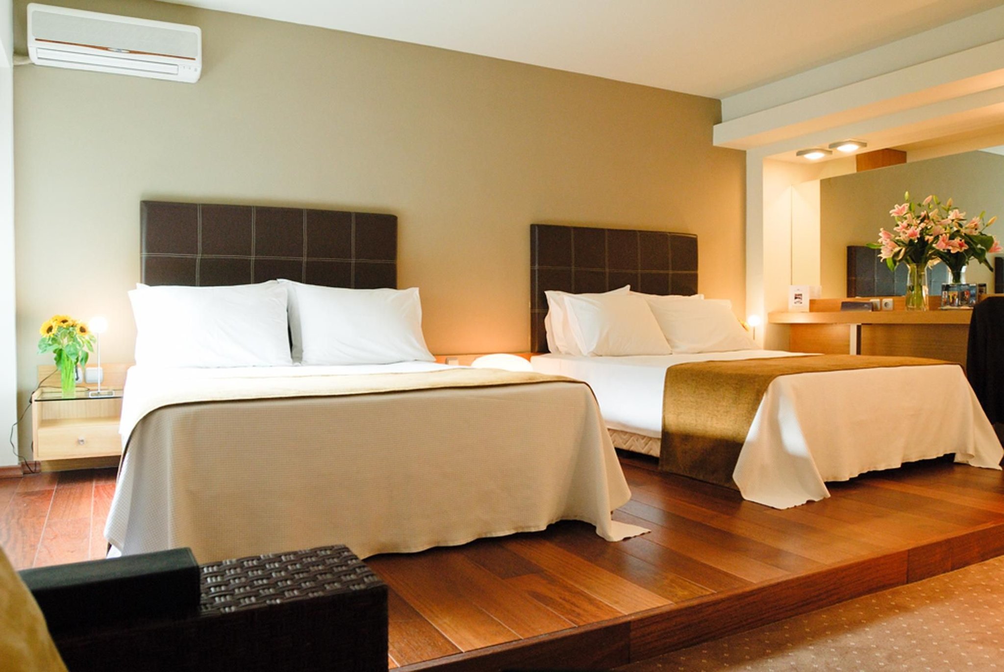 جناح جونيور، Capsis Hotel Thessaloniki 2/4