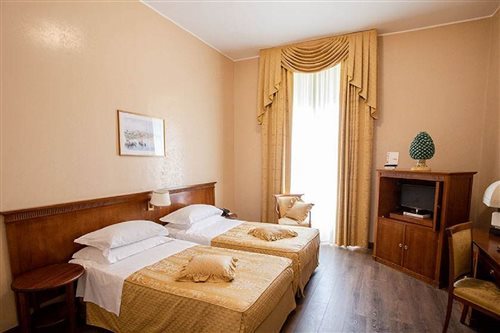 Classic Double Room - Window