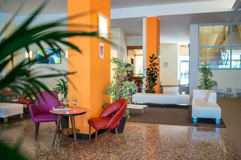 Astor Hotel 23/42