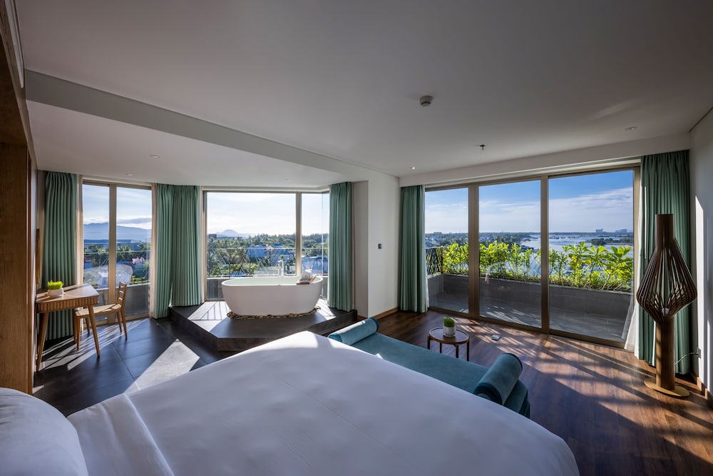 Vip, Executive, Suite, King Bed, Lounge Access, Bellerive Hoi An Resort & Spa 2/3