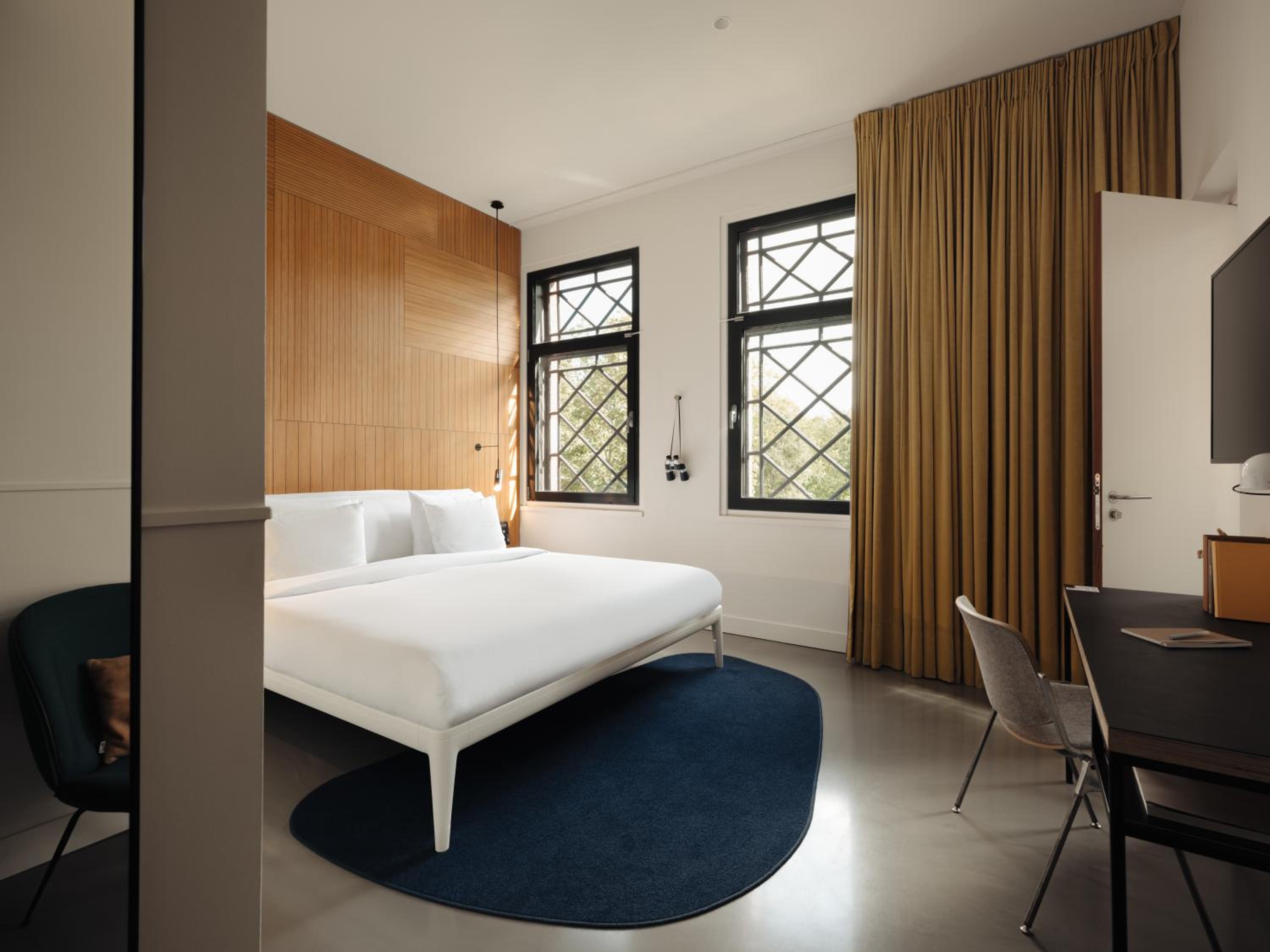 Wow, King Bed