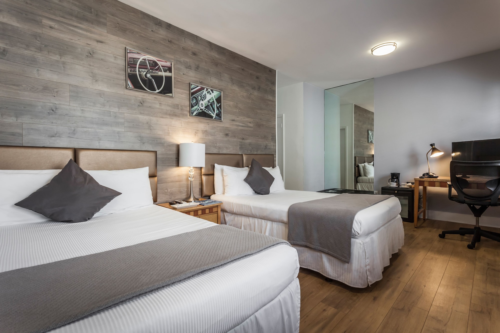 ROOM, DOUBLE BED