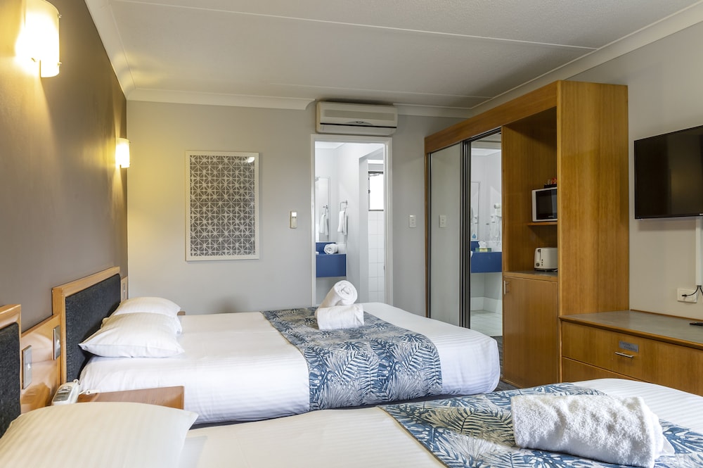 IPSWICH COUNTRY MOTEL 24/49