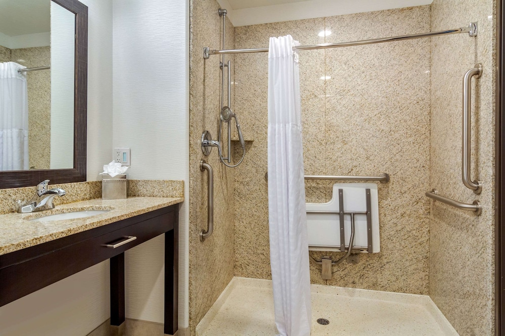 Comfort Inn and Suites Brighton Denver NE Medical Center 6/34
