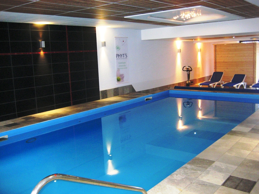 HOTEL AUX TROIS ROSES 30/54