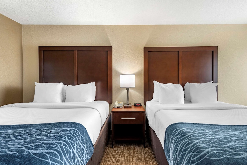 Comfort Inn Suites Pueblo 10/24