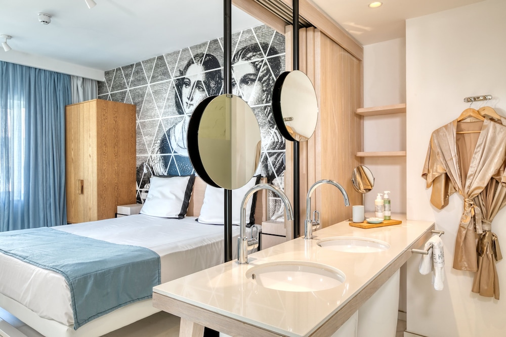 SUITE, TWIN BEDS, SEA VIEW
