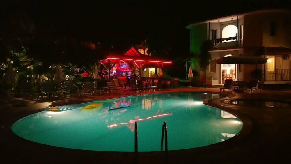 Sonmez Hotel 30/31
