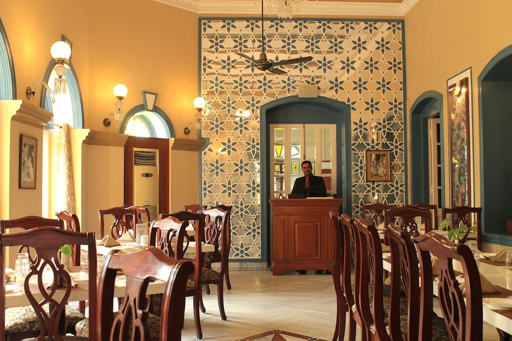 Surya Hotel 60/74